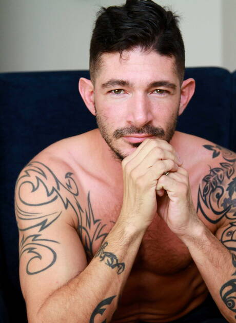 Gay Undressing Pics