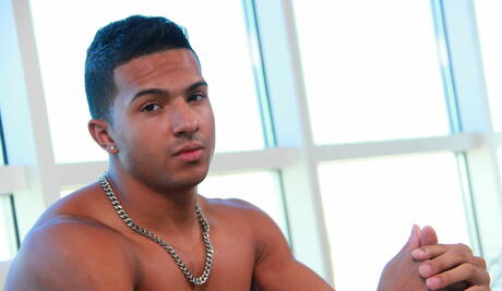 Latin bodybuilder Devon Felix fuck after blowjob