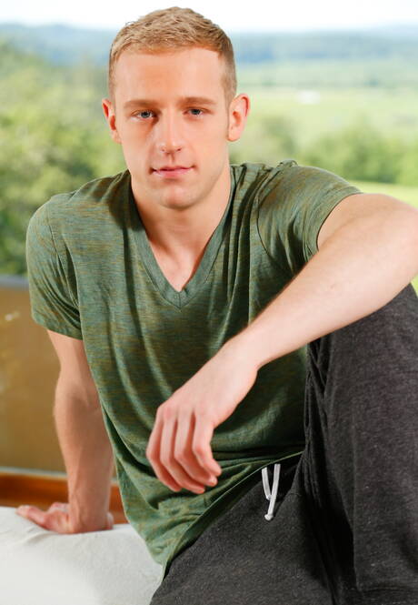 Husky guy Arad and american beautiful boy Austin Everett sucking and screwing each other