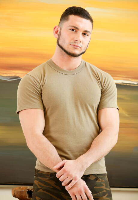 American stud Johnny Riley and well-built Damien Hyde in hot ass bang