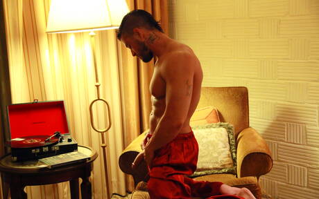 American tough guy Cody Cummings take off his clothes