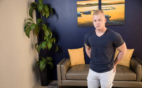 Nice american boys young boy Ty Thomas and stud Leo Luckett fuck after dick sucking