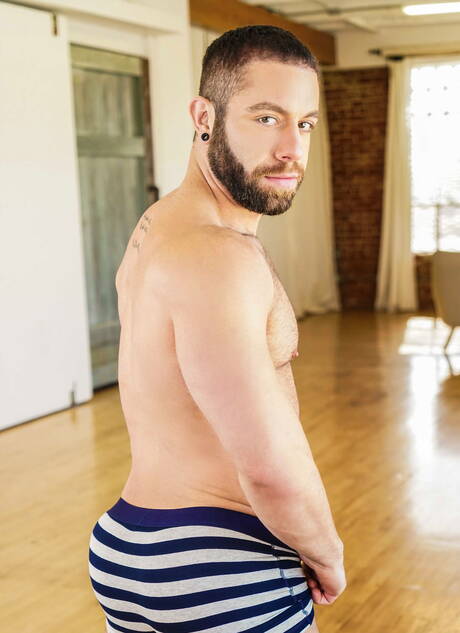 Nice american buddies mature bear Eddy Ceetee and well-built Jackson Reed fuck after blowjob