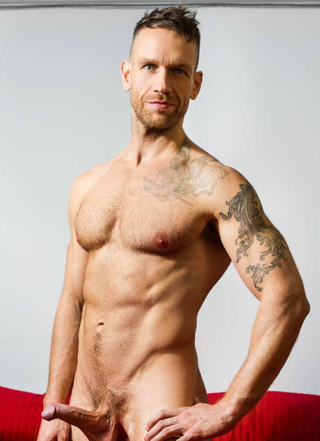 American strongman Kit Cohen and canadian young dude Zack Hunter have anal sex