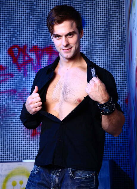 Canadian well-built Gabriel Clark and italian strong bull Marco Rubi fuck after dick sucking outdoor