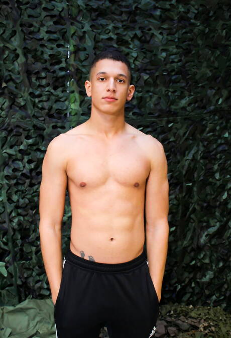 Gay Undressing Pics