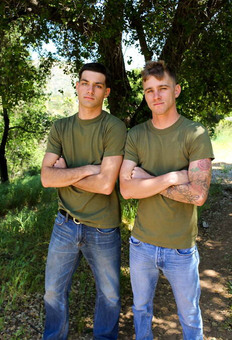 Gay Outdoor Pics