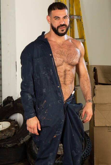 American bear Ricky Larkin and canadian gay bear Drake Masters love each other