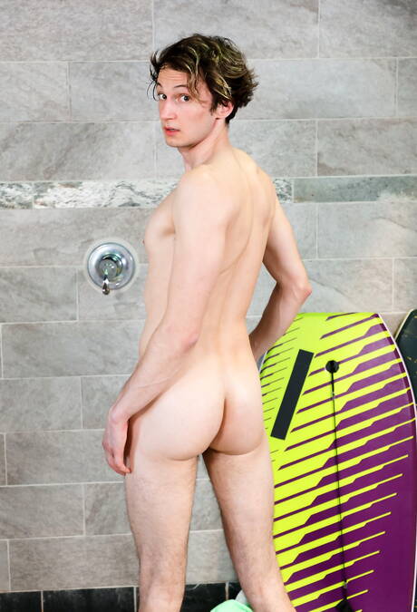 Gay in Shower Pics