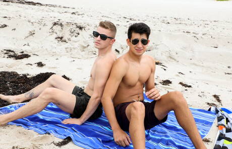 Gay Beach Pics