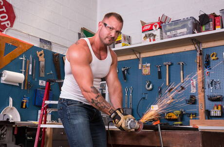 Hot americans, beefy Austin Wolf and bodybuilder Derek Bolt drilling an ass