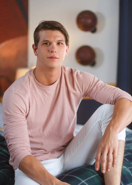 American stars young boy Dylan Hayes and twink Johnny Hands make a love