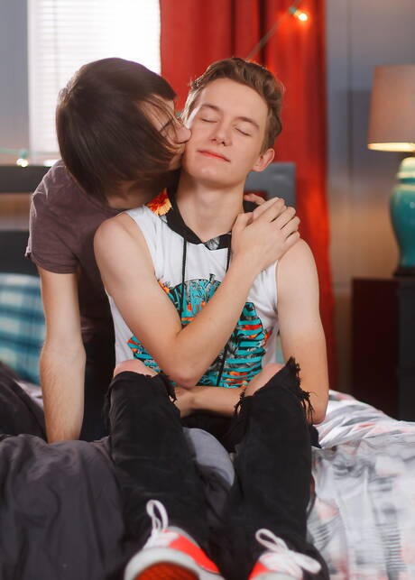 Gay Undressing Pics