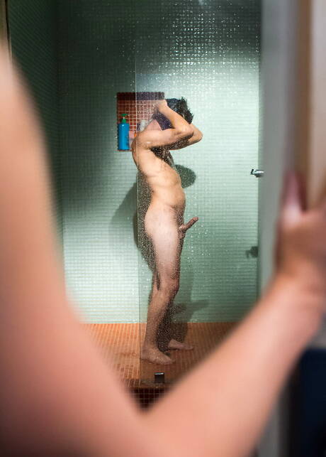 Gay in Shower Pics