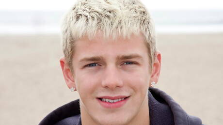 Hot american guys pretty boy Chad Fitch and twink Bradley Spade in hot ass fuck action outdoor