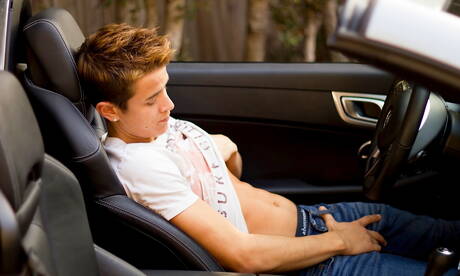 American hot twink Evan Parker posing naked outdoor