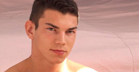 Hungarian stud Bart Cuban jerk off in bath