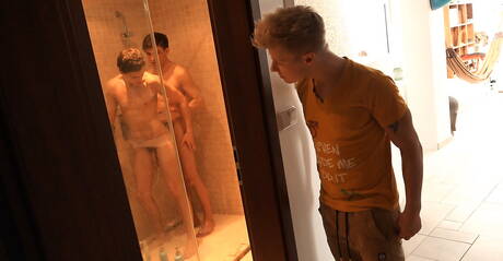 Nasty boys Kirk Gauguin, Sven Basquiat and Justin Saradon in hot threesome ass bang in hot shower