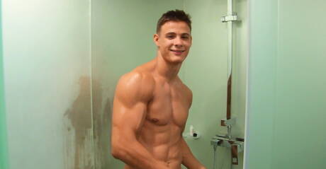 Gay in Shower Pics