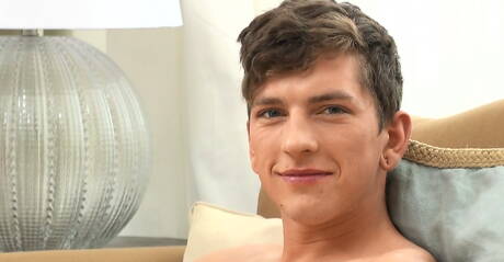 Well-built Morgan Bailey jack off his cock