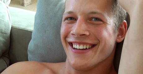 Hungarian beefy Zac Dehaan jerk off