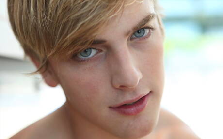 Young Gay Pics