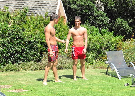 Gay Undressing Pics