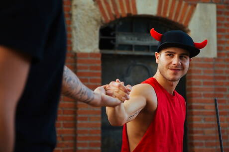 Hot Allen King, Colby Keller and Sean Ford drilling an ass outside