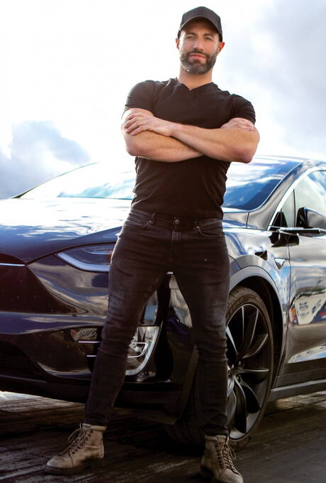 American mature bear Cole Connor and  Darenger Mccarthy have a hot sex outdoor