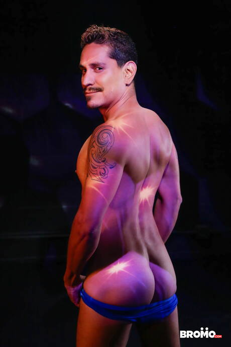 Nice american buddies husky guy Julian Knowles and muscular Lex Sabre make a love