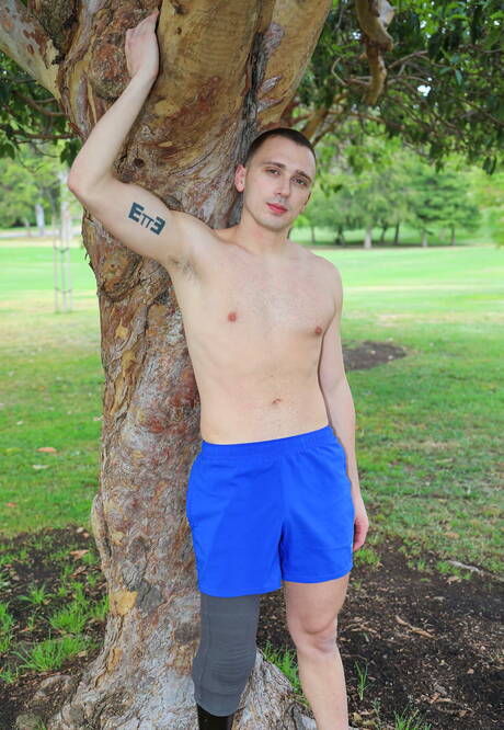 Famous americans, hunky guy David Skylar and husky guy Justin Lewis in hot homosexual scene outside