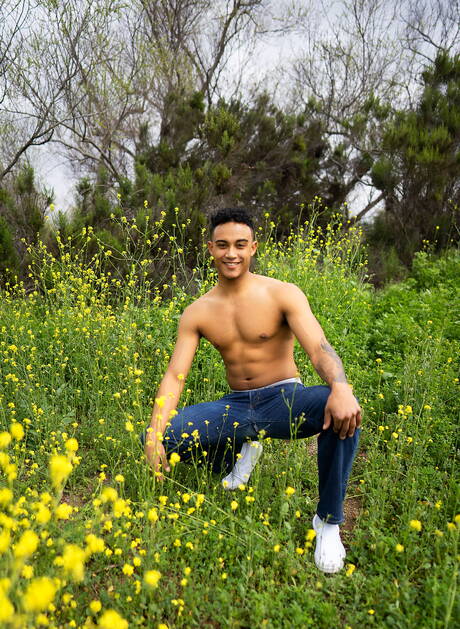 American beefcake Brysen and well-built Shane love each other outdoor