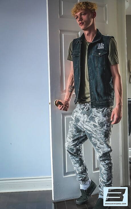 Hunter Sykes and canadian beefcake Johnny Venture love each other