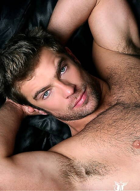 Hunky guy Sean Lawrence posing nude and showing nice butt