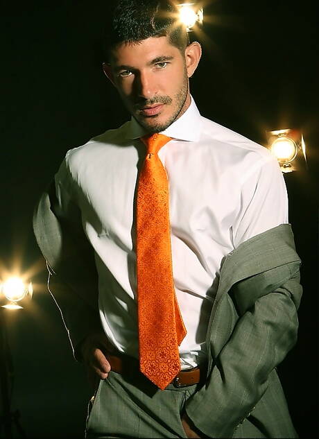 Gay Undressing Pics
