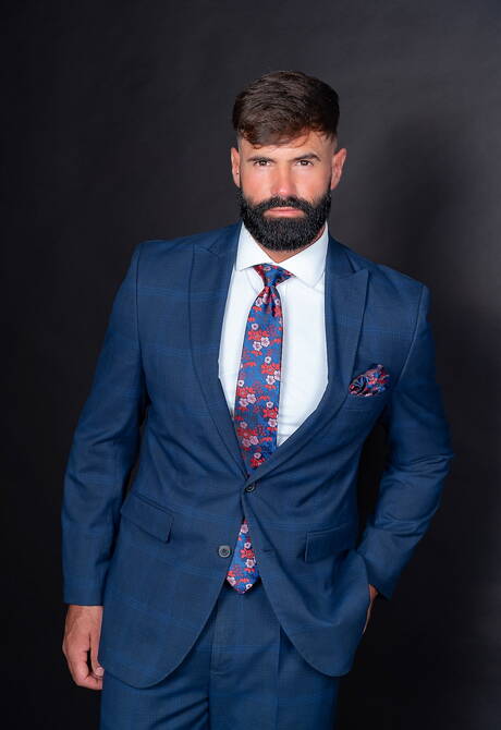 Spanish mature bear Dani Robles and muscular Lionel Lilac sucking and screwing each other