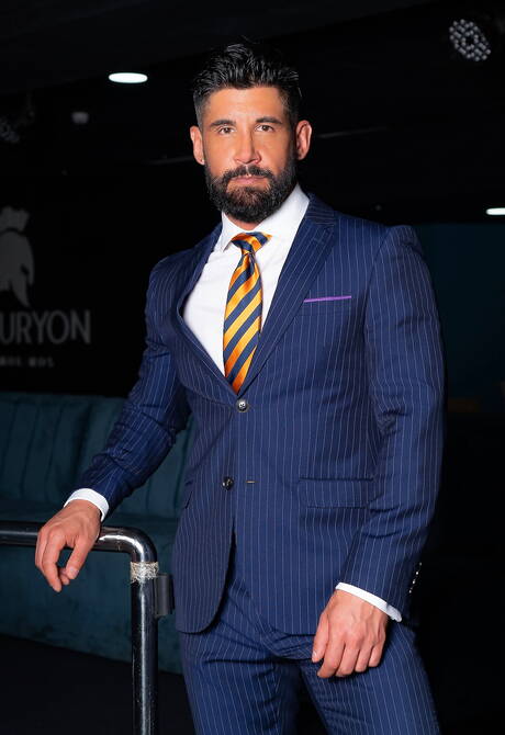 Beefcake Derek Allen and hunky guy Justin Jett in cock sucking scene