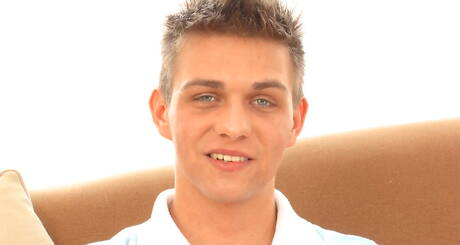 Superstud Leo Thomas teasing his cock