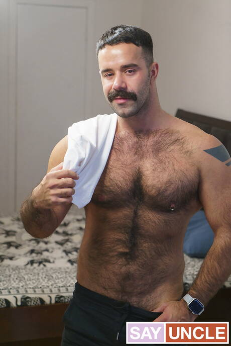 Canadian hunk Brent North and french gay bear Teddy Torres fuck ass after sucking dick