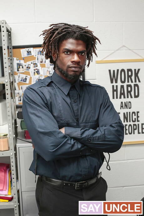 Ebony well-built Devin Trez and muscular Troy Harlow have a good interracial oral sex