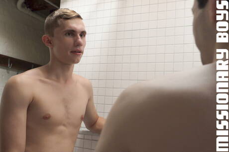 American young Darron Bluu and beefcake Damian Hult fuck ass after sucking cock in hot shower