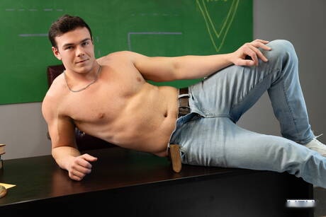 Hot american boys muscular Johnny Donovan and bodybuilder Clark Reid fuck after blowjob