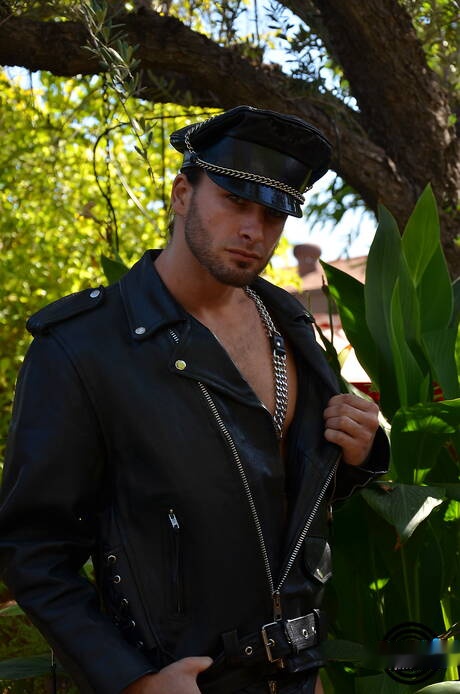 Gay Male Pics