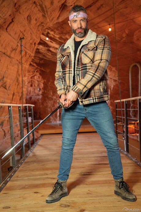 American pornstars strongman Sean Zevran and bear Cole Connor have a hot sex