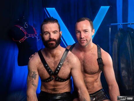 Irish mature bear Brendan Patrick and american hunky guy Alex Hawk drilling an ass