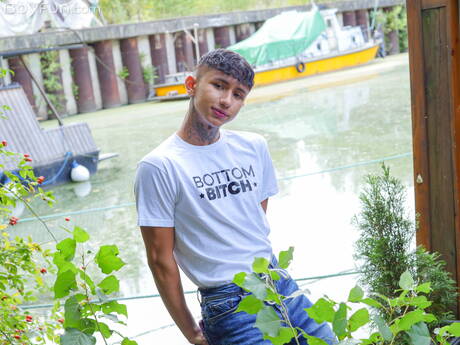 Young boy Archi Gold and pretty boy Ollie Barn have a hot couple scene in kitchen