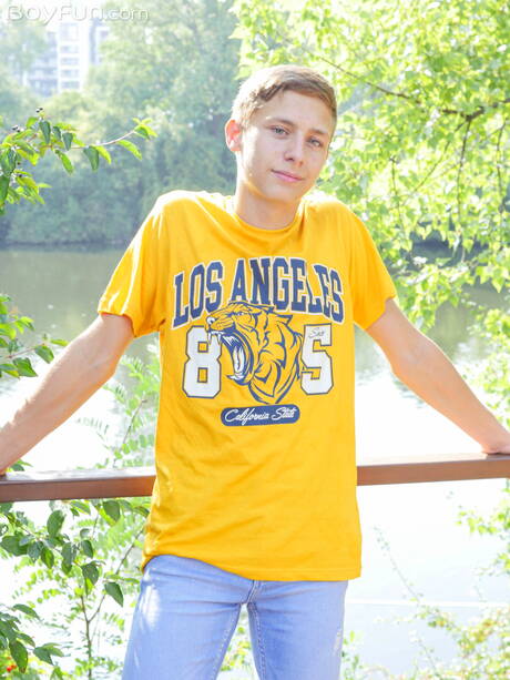 Twink Timmy Cole posing naked and showing tight butt outside