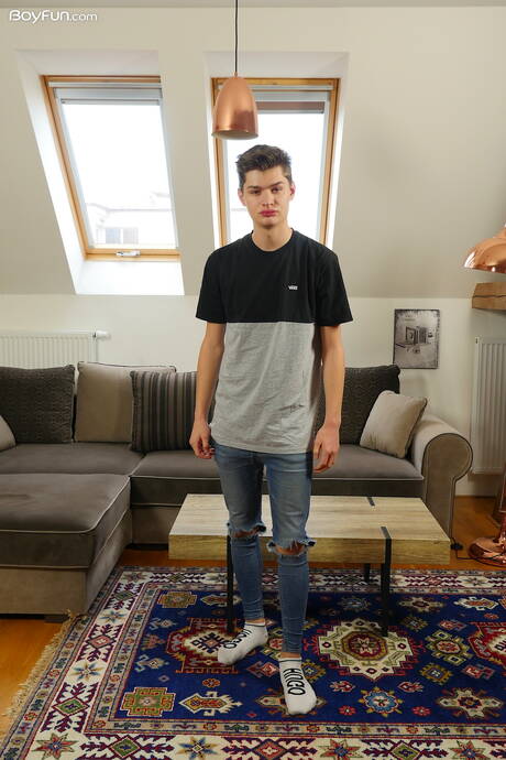 Hot twink Curtis Cameron jerk off his dick